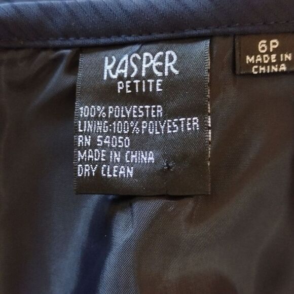 Kasper navy blue pinstripe knee length silky satin lined skirt women's size 6P - Picture 2 of 9